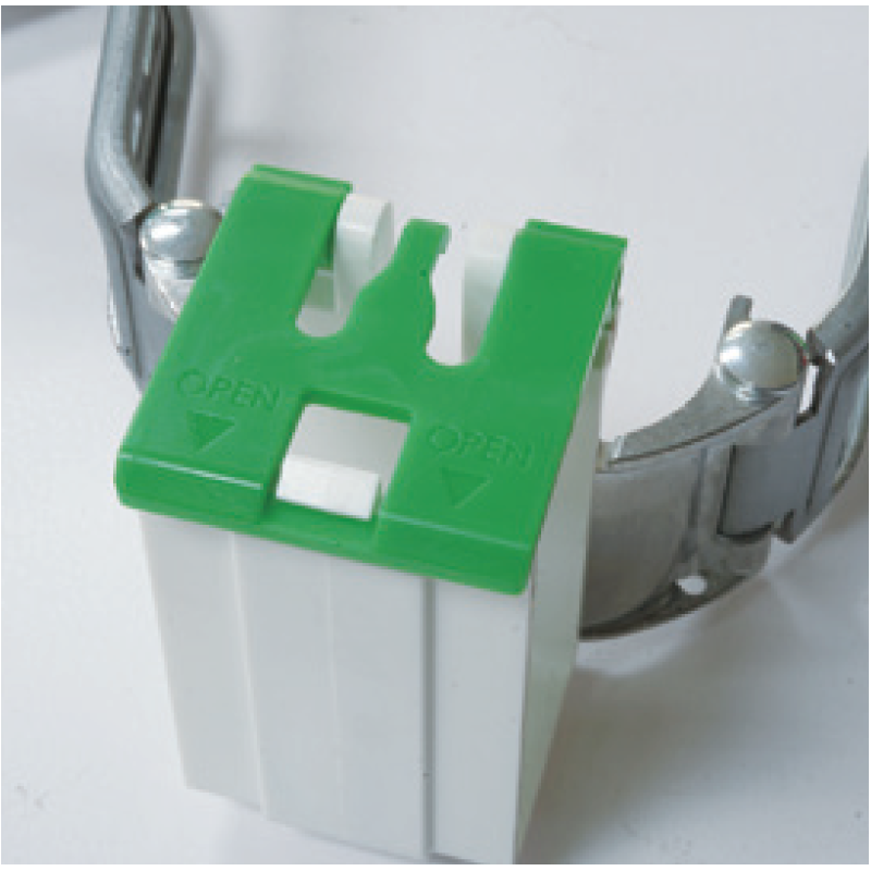 Drag ut skena för server med kabeljanetering