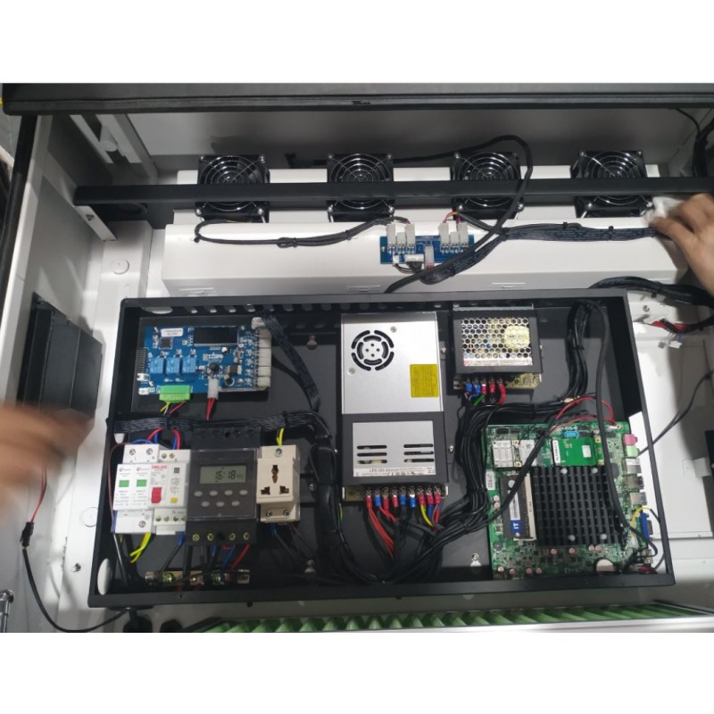 32" Outdoor Panel PC waterproof High nits 1500 for sunlight with automatic light sensor