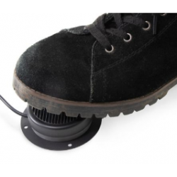 Extremt robust fotpedal med 3,5 mm-jack. Sluter kontakten vid tryck.